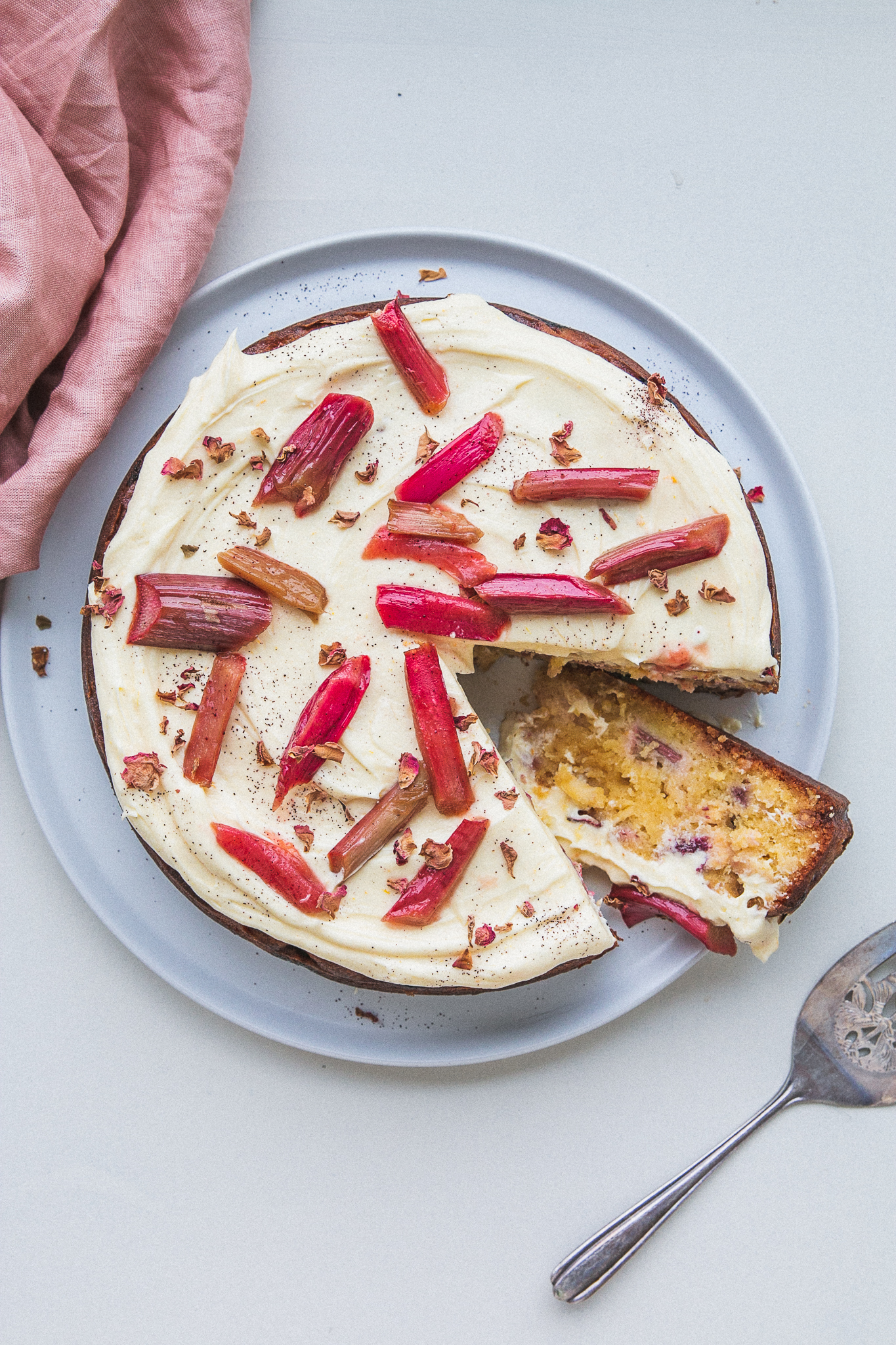 White chocolate, rhubarb and raspberry cake - The Brick Kitchen